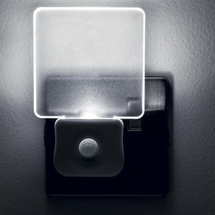 NIGHTLIGHT WITH NIGHT AND MOTION SENSOR UK PLUG Image 2