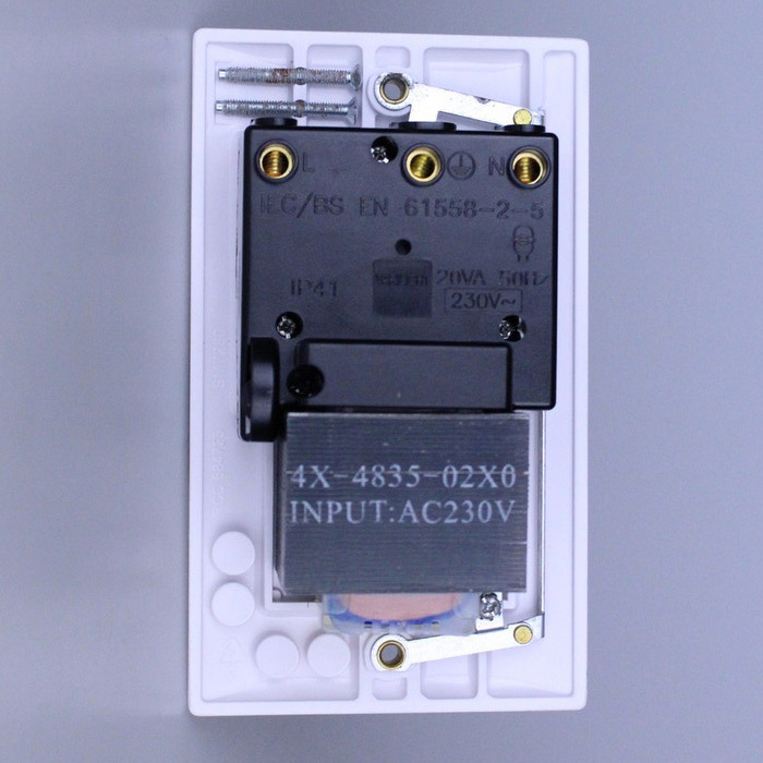 Dual Voltage Shaver socket Image 2